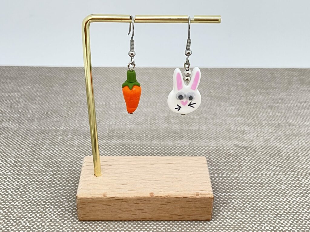 Boucles d’oreilles lapin et sa carotte