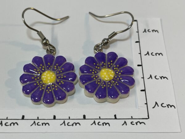 Boucles d’oreilles marguerite violette ronde