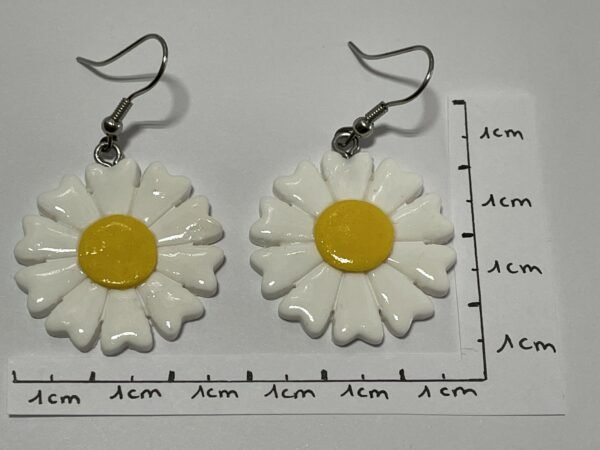 Boucles d’oreilles fleurs blanches